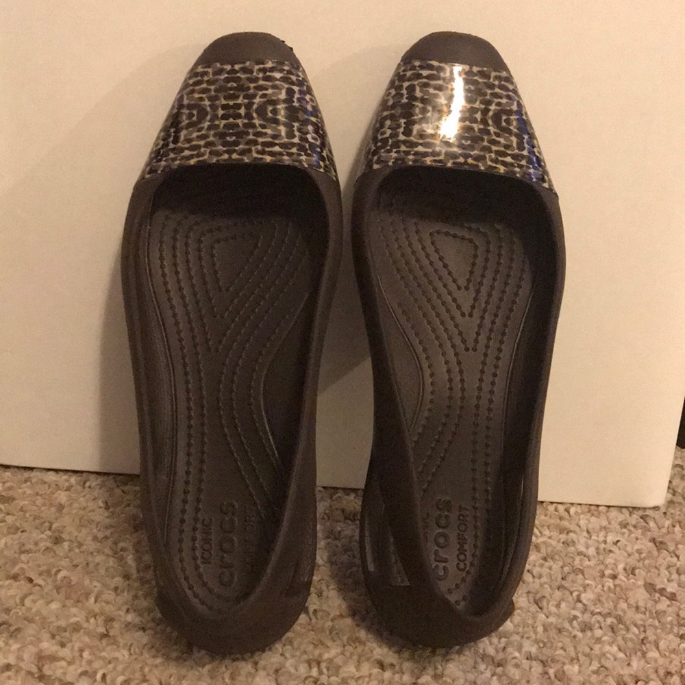 Crocs Women’s Flat Shoes View 4